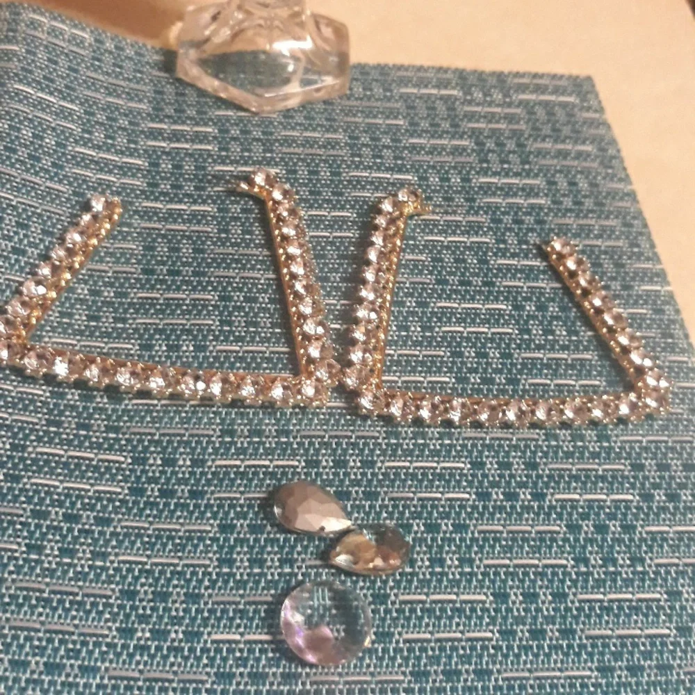Earring - Picture 1 of 5